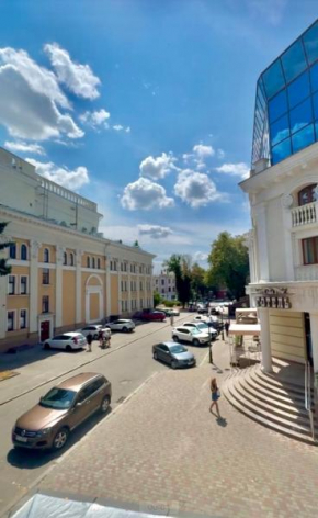 ApartPoltava УНІКАЛЬНІ апартаменти у ЦЕНТРІ з видом на театр Гоголя SOUL TOUCH